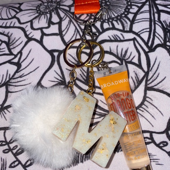 Resin Initial keychains ! - Picture 4 of 13